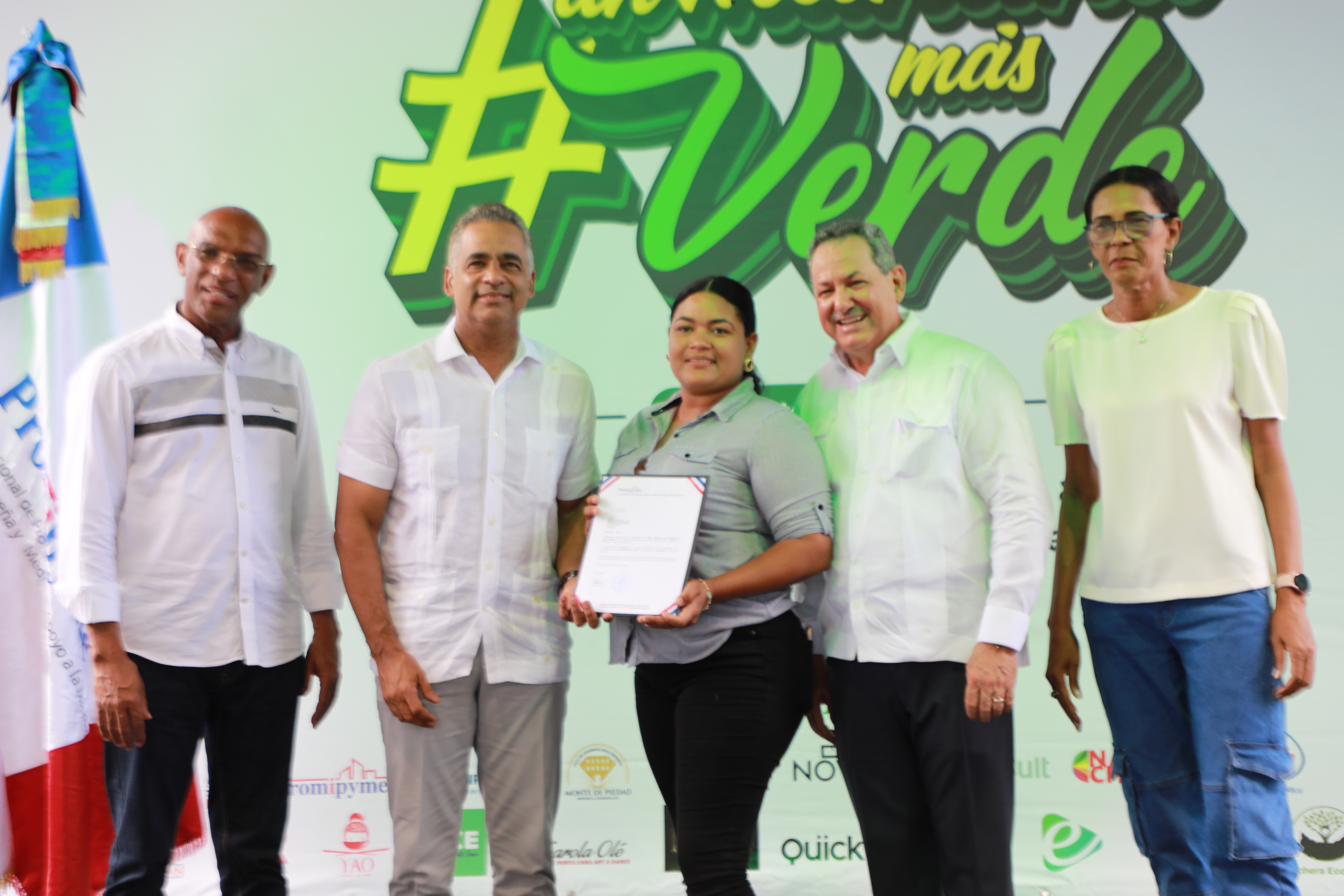 Gobierno entrega préstamos a Mipymes por $65 millones en Verón